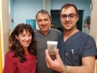 Гастроентеролози извадиха без операция 10-сантиметров камък, 